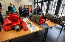 عرض حوالي 200 كيلوغرام من الكوكايين، في مركز الشرطة الفيدرالية شرق فلاندرز - بلجيكا. 2021/06/25