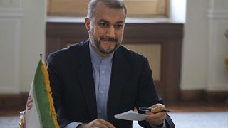 حسين أمير عبد اللهيان، وزير الخارجية الإيراني  خلال مؤتمر صحفي في طهران، إيران.