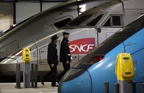 Работники SNCF на вокзале Монпарнас в Париже. 2019 год