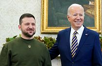 Ukrayna Devlet Başkanı Vladimir Zelenskiy (sol), ABD Başkanı Joe Biden 