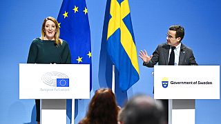 Roberta Metsola az EP elnöke és Ulf Kristersson svéd miniszterelnök közös, az uniós elnökséget előkészítő sajtótájékoztatójukon november 30-án, Stockholmban