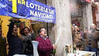 Una administración de Madrid celebra haber repartido El Gordo