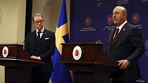 وزير الخارجية التركي مولود جاويش أوغلو ووزير الخارجية السويدي توبياس بيلستروم خلال مؤتمر صحفي في أنقرة، تركيا، الخميس 22 ديسمبر 2022