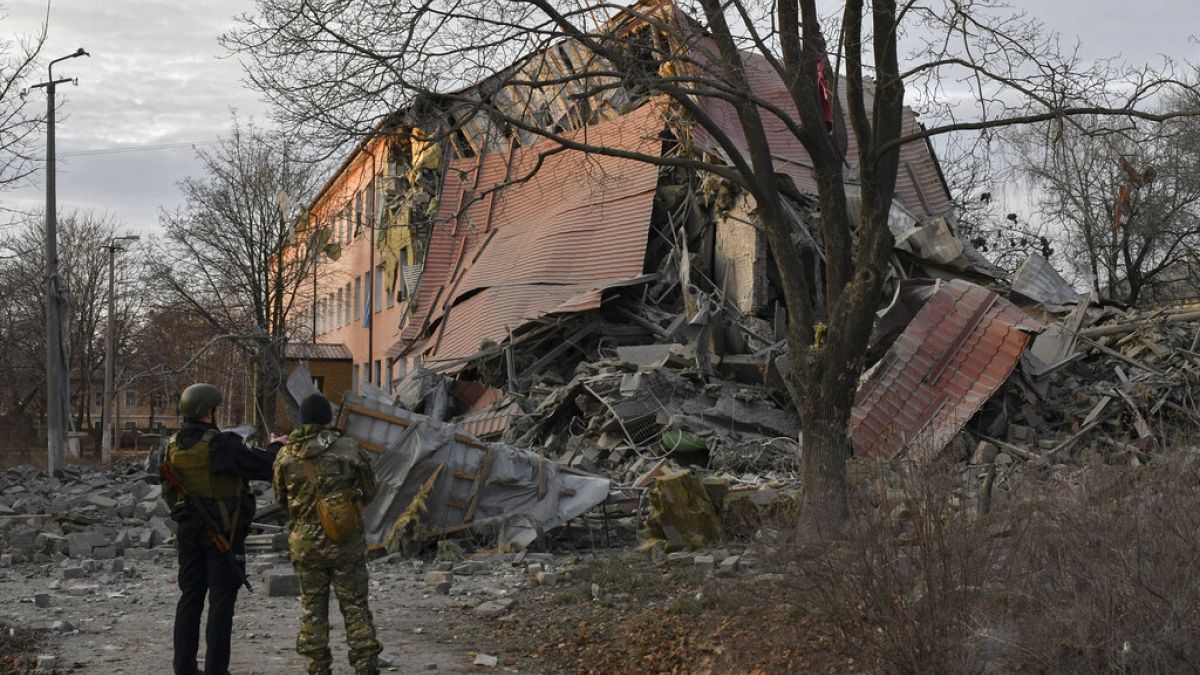 Orosz rakétacsapásban összedőlt épület Kramatorszkban