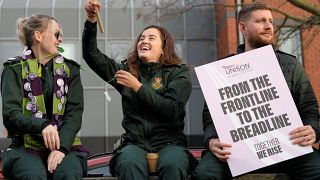 Des membres du personnel soignant britannique en grève, à Londres, le 21 décembre 2022
