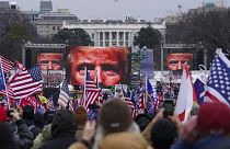Trump-párti tüntetők a Fehér Ház előtt tavaly január 6án