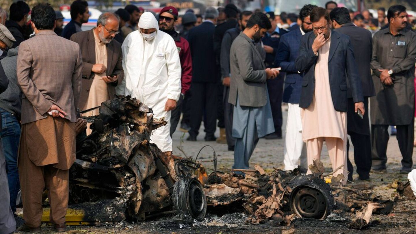 Pakistan'da intihar saldırısı: 1 polis öldü 6 kişi yaralandı, saldırıyı  Pakistan Talibanı üstlendi | Euronews