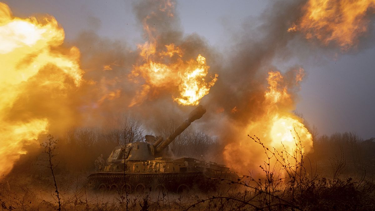 الجيش الأوكراني يقصف بالمدفعية أهدافا روسية في منطقة خاركيف 24/12/2022