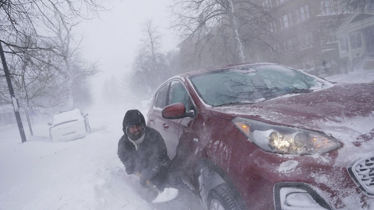 Der Wintersturm sorgt in Teilen der USA für heftige Temperaturen, starken Schneefall und Stromausfälle.