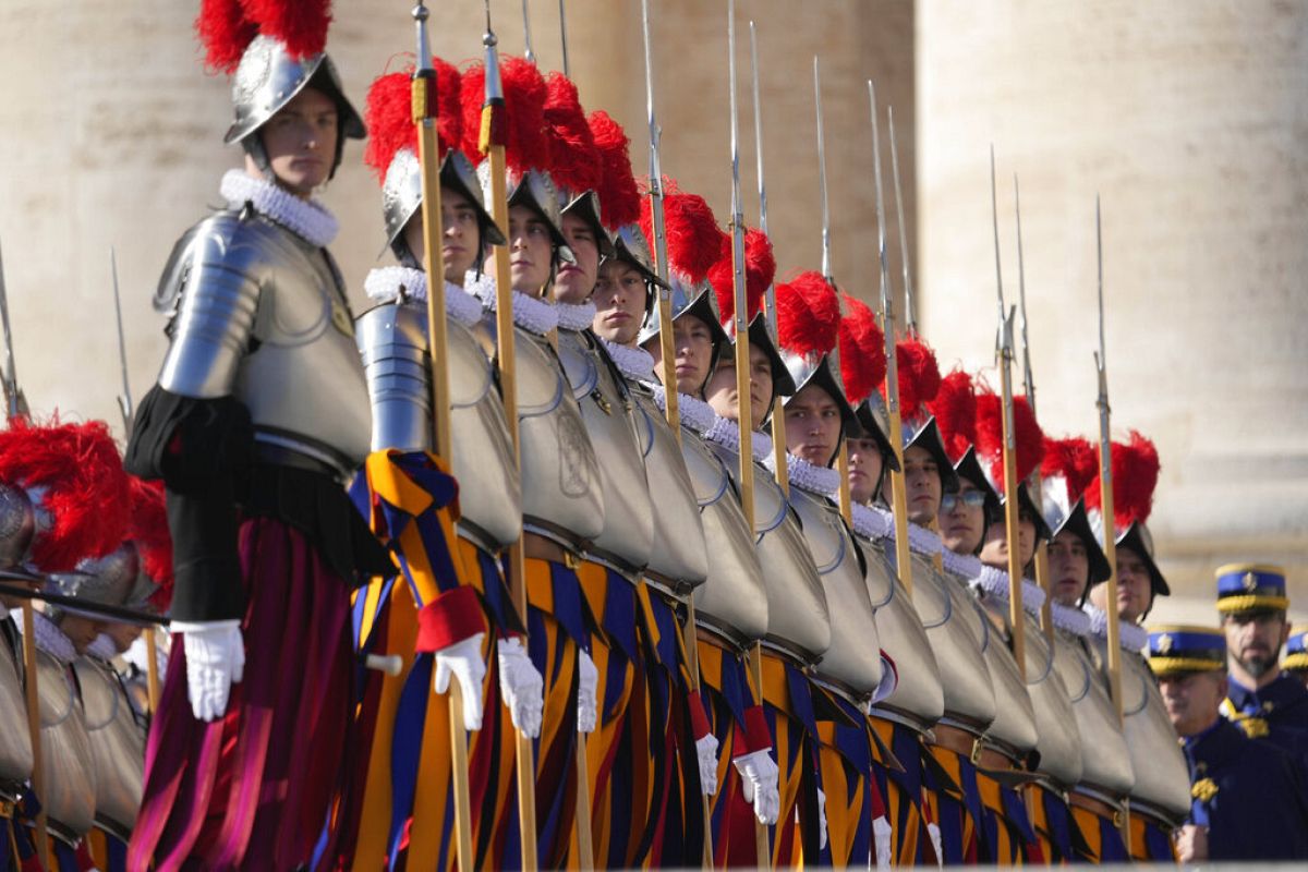 Pope uses Christmas Urbi et Orbi message to lament the 'icy winds of