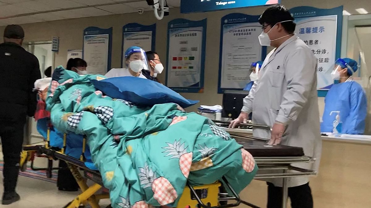 مريض في مستشفى باودينغ المركزي في مقاطعة خبي شمال الصين. 2022/12/21