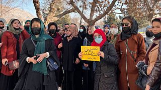 تجمع اعتراضی دختران دانشجو در اعتراض به تصمیم طالبان