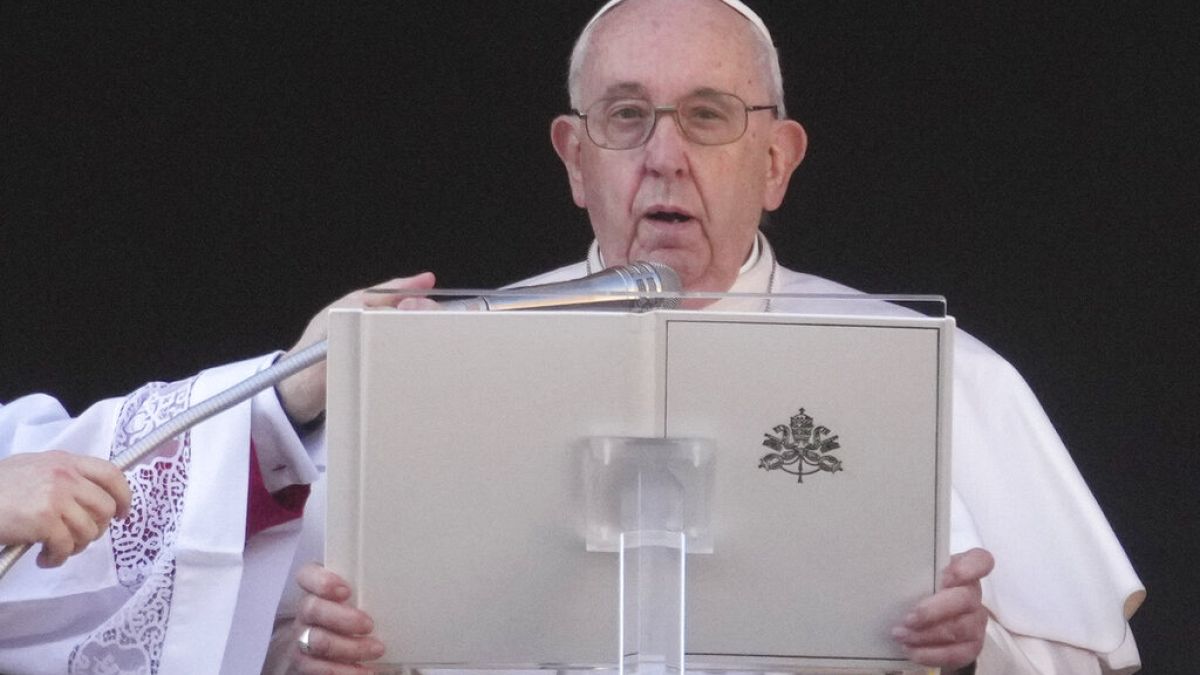 Pope Francis gives Urbi et Orbi address