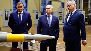 Le président russe visitant une usine de production d'armement à Tula, Russie, le 23 décembre 2022