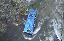 L'autocar est tombé d'un pont dans une rivière en crue en Galice près de la frontière portugaise. 