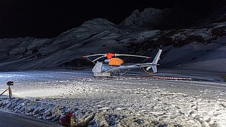 Helicópteros procuravam sobreviventes após avalancha