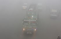 تزداد حدة وسماكة الضباب الدخاني الناتج عن التلوث في لاهور أيام البرد 