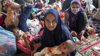 لاجئون من أقلية الروهينغا  يجلسون في مأوى مؤقت في شمال آتشيه بإندونيسيا، نوفمبر 2022.