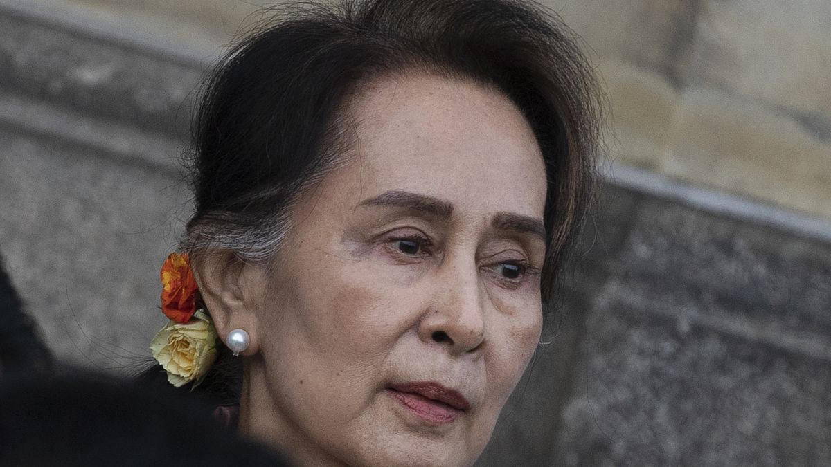 زعيمة ميانمار السابقة  أونغ سان سو كي