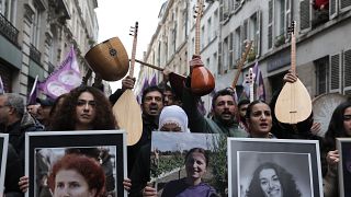 El tiroteo conmocionó y enfureció a la comunidad kurda de Francia, que lleva tres días protestando. 