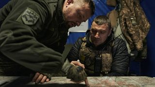 Украинские военные в подземном командном центре в Бахмуте