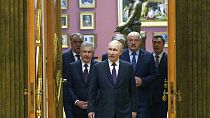 El Presidente ruso Vladimir Putin, a la derecha, y el Presidente bielorruso Alexander Lukashenko 