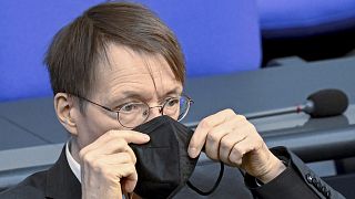 Karl Lauterbach egészségügyi miniszter még november végén is maszkkal ment a Bundestagba