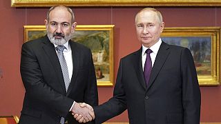 Ermenistan Başbakanı Nikol Paşinyan (sol), Rusya Devlet Başkanı Vladimir Putin
