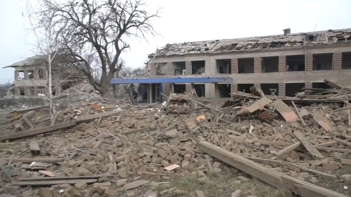 Durch Raketenangriffe zerstörte Schule bei Saporischschja