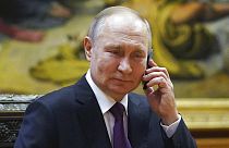 Rusya Devlet Başkanı Vladimir Putin, imzaladığı kararname ile tavan fiyat uygulayacak ülke ve şirketlere petrol ihracatını yasakladı