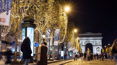 نورپردازی کریسمس در خیابان شانزه لیزه پاریس