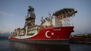 La nave turca per trivellazioni Kanuni entra al porto di Haydarpasa, Istanbul.