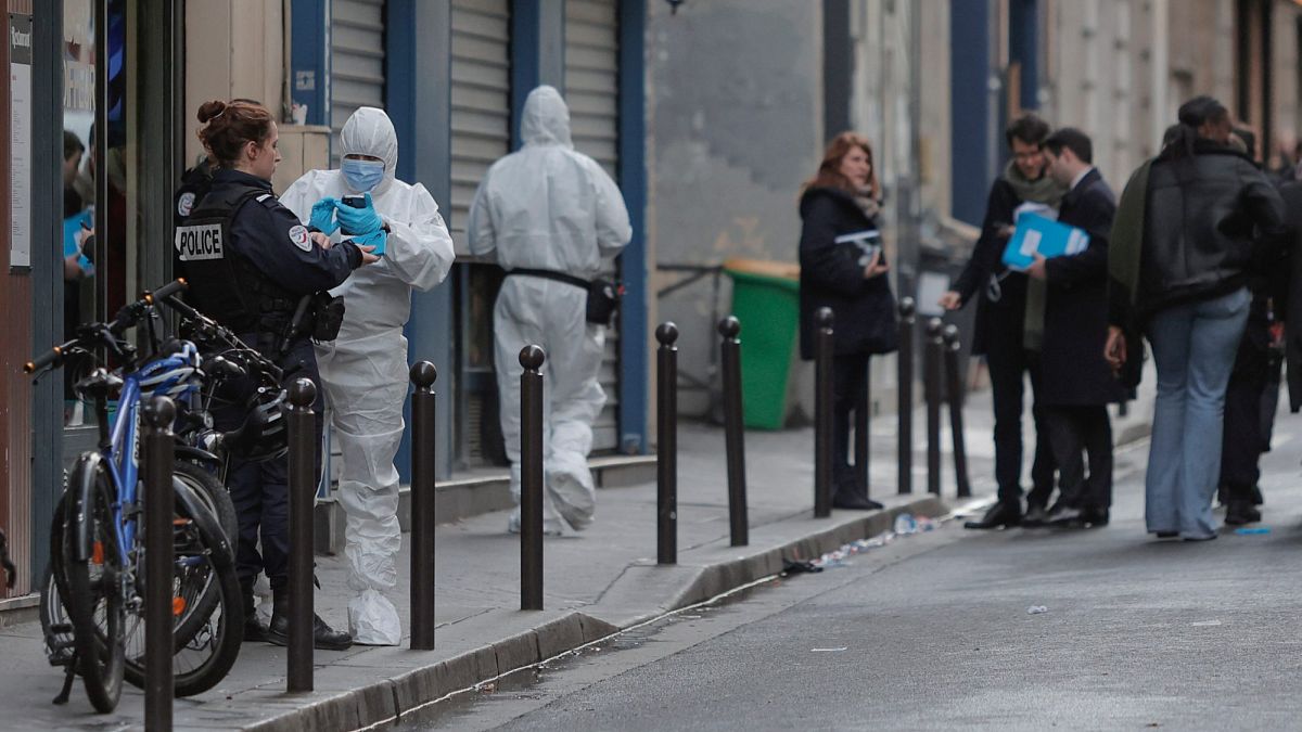 Paris'te Kürt derneğinin hedef alındığı yerde yapılan olay yeri inceleme