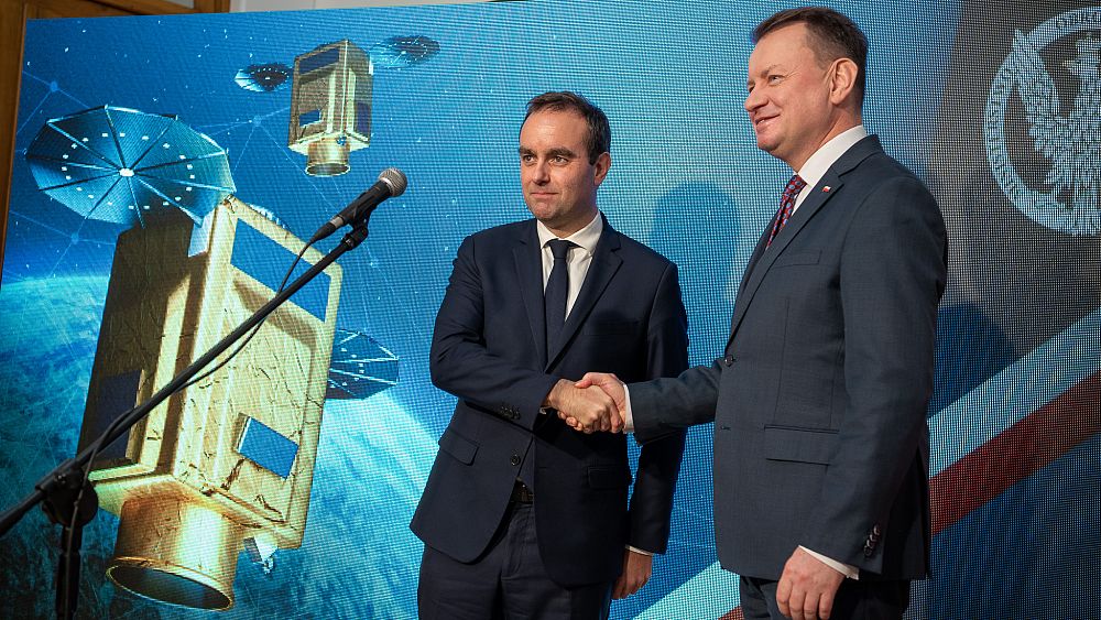 Polska podpisuje umowę z Francją na zakup dwóch satelitów obserwacyjnych