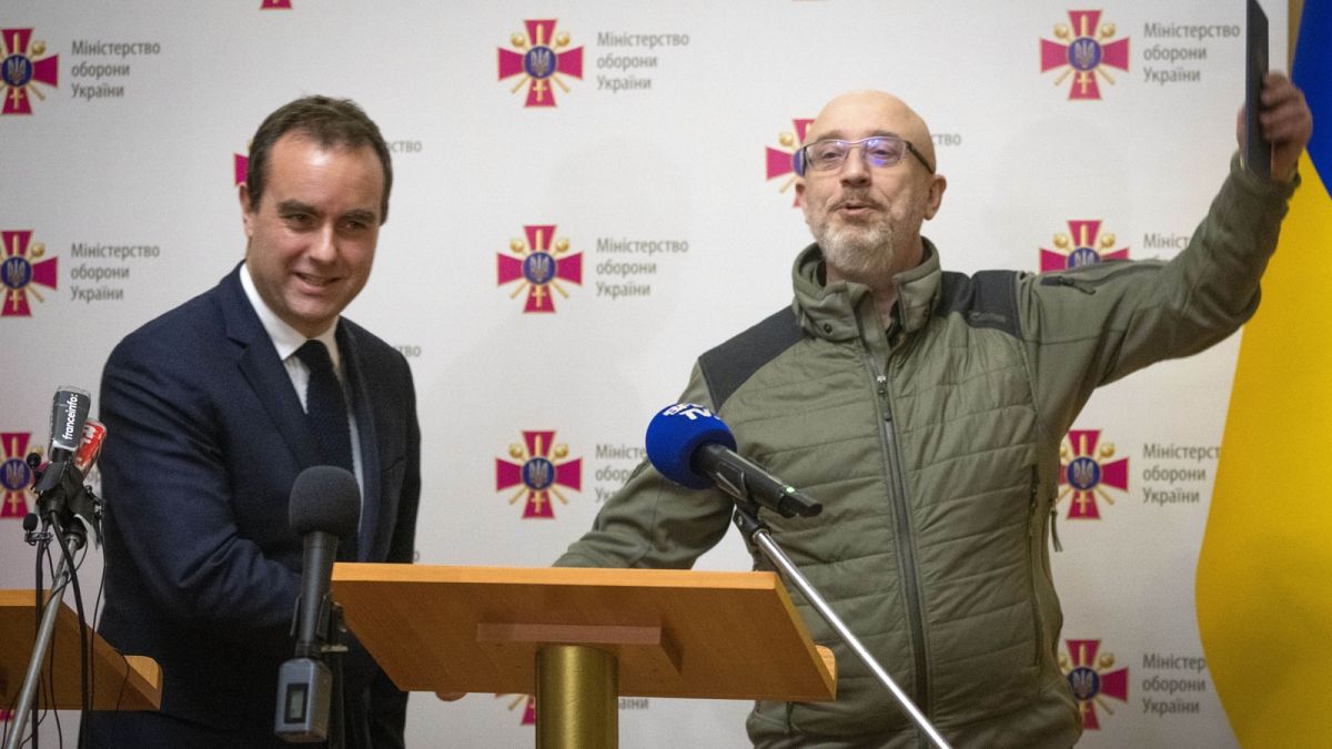 Sebastien Lecornu francia és Olekszi Reznikov ukrán védelmi miniszter Kijevben