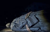 Desmantelamiento de la estatua de Catalina la Grande y sus ayudantes en Odesa