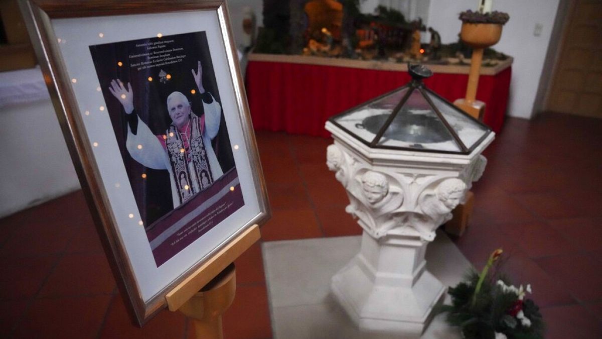 Η φωτογραφία του Βενέδικτου στην εκκλησία της γενέτειράς του