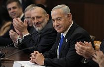 رئيس الوزراء الإسرائيلي بنيامين نتنياهو خلال اجتماع لمجلس الوزراء 