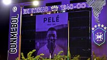 وضع صورة الملك بيليه على مبنى اتحاد أمريكا الجنوبية لكرة القدم في الباراغواي