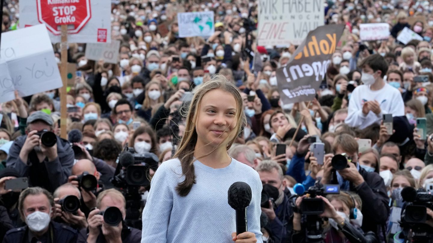 Greta Thunberg vs Andrew Tate: 6 times the Swedish climate activist  out-trolled the Twitter trolls | Euronews