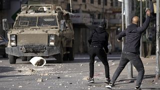 اشتباكات بين فلسطينيين وقوات الأمن الإسرائيلية في مدينة نابلس بالضفة الغربية. الجمعة 30 ديسمبر/كانون الأول 2022.