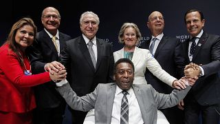 بيليه وسط عدد من الشخصيات السياسية بينهم الرئيس البرازيلي السابق ميشال تامر، منتدى الأقتصاد العالمي، ساو باولو 2018