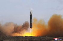 تجربة إطلاق صاروخ في مطار بيونغ يانغ الدولي في بيونغ يانغ، كوريا الشمالية، 18 نوفمبر 2022