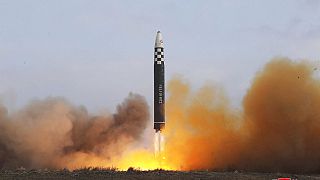 تجربة إطلاق صاروخ في مطار بيونغ يانغ الدولي في بيونغ يانغ، كوريا الشمالية، 18 نوفمبر 2022