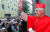 Почетный папа Бенедикт XVI, немецкий теолог, которого будут помнить как первого за 600 лет папу, ушедшего в отставку, скончался, сообщил Ватикан в субботу. Eму было 95