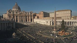 Les fidèles affluent au Vatican