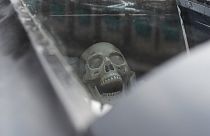Meksika'da protestoda kullanılan sahte insan kafatası (arşiv)