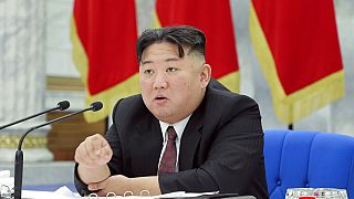 الزعيم الكوري الشمالي كيم جونغ أون خلال اجتماع لحزب العمال الكوري في مقر الحزب في بيونغ يانغ، كوريا الشمالية، 30 ديسمبر 2022.