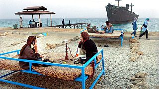  إيرانيون يسترخون في جزيرة كيش - إيران