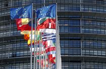 Флаги стран ЕС у здания Европарламента в Страсбурге